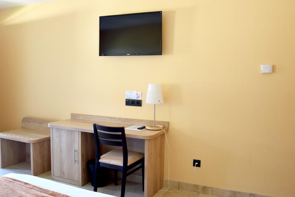 Hotel Logis Des Sources 2*