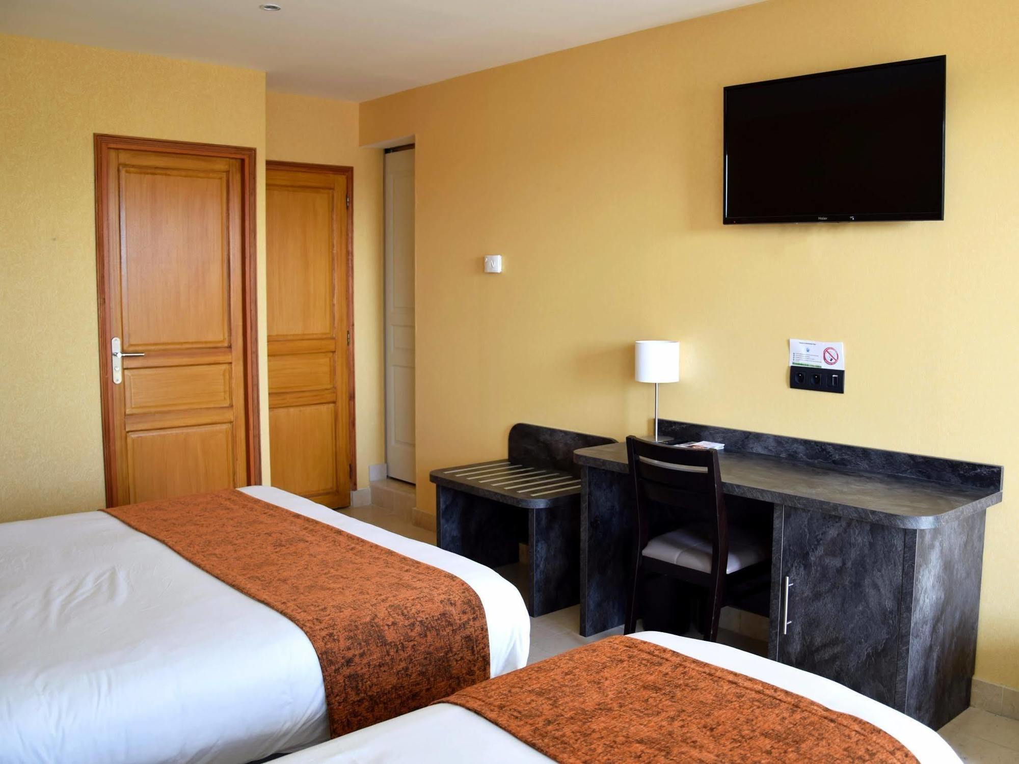 Hotel Logis Des Sources 2*